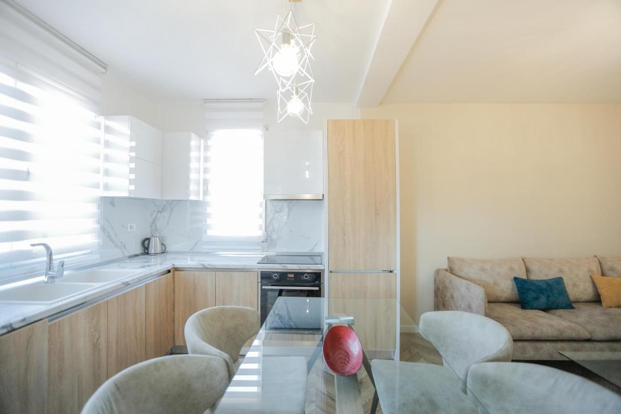 Miku Apartments-Luxury City View At Wilson Square Tirana Exterior foto