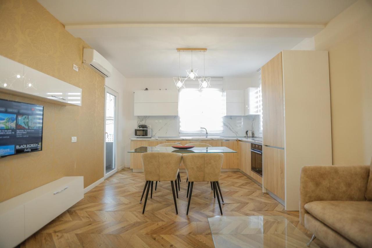 Miku Apartments-Luxury City View At Wilson Square Tirana Exterior foto