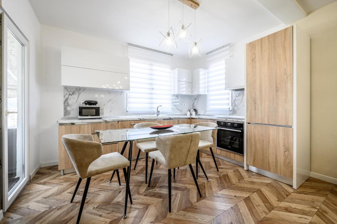 Miku Apartments-Luxury City View At Wilson Square Tirana Exterior foto
