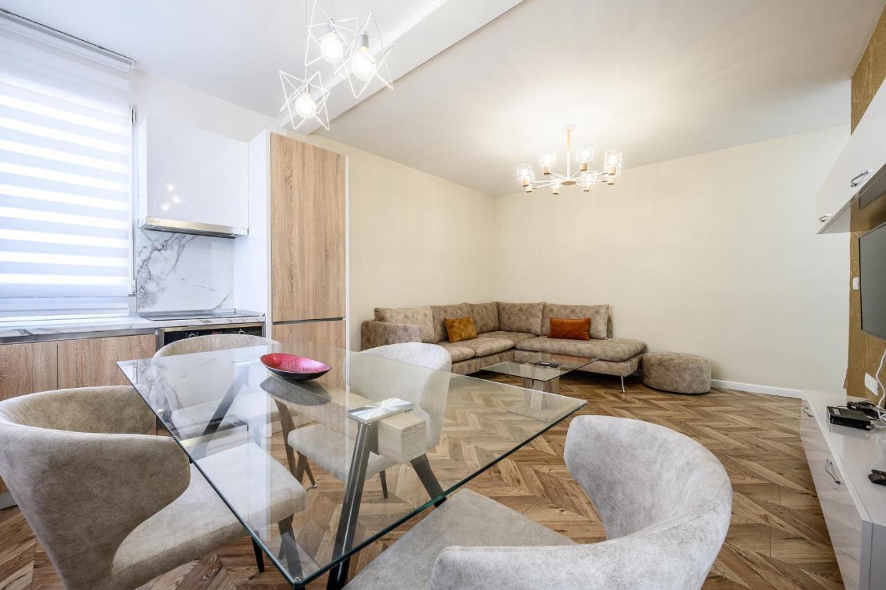 Miku Apartments-Luxury City View At Wilson Square Tirana Exterior foto