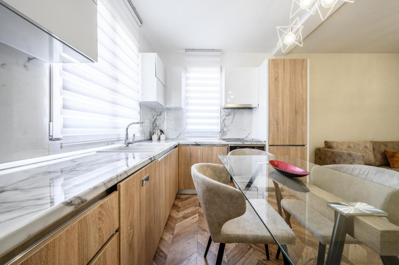 Miku Apartments-Luxury City View At Wilson Square Tirana Exterior foto