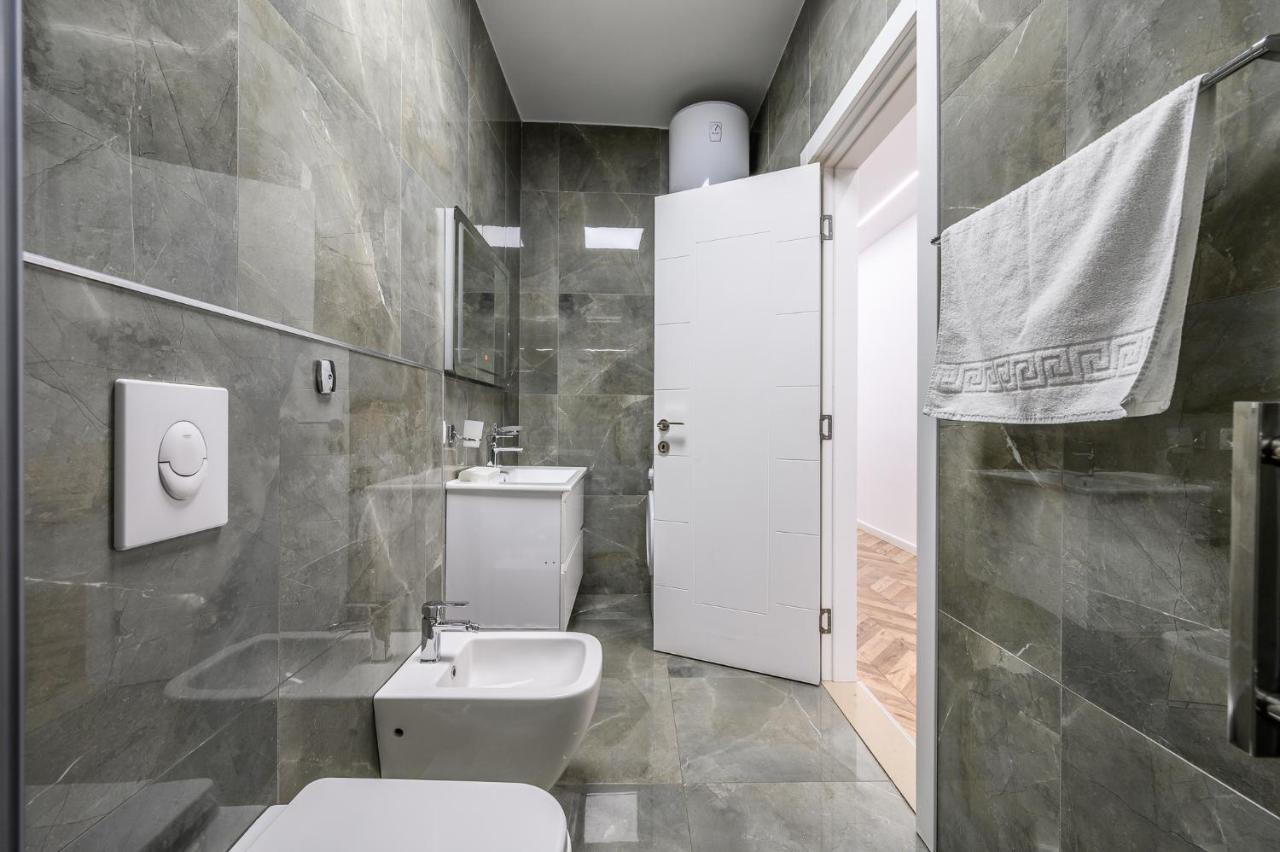 Miku Apartments-Luxury City View At Wilson Square Tirana Exterior foto