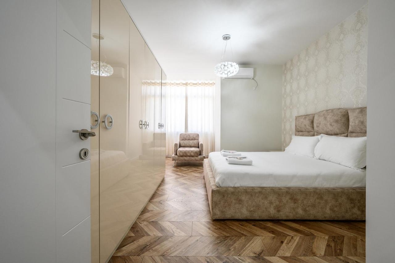 Miku Apartments-Luxury City View At Wilson Square Tirana Exterior foto